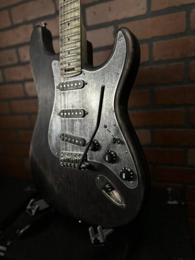 STRATOCASTER FETI