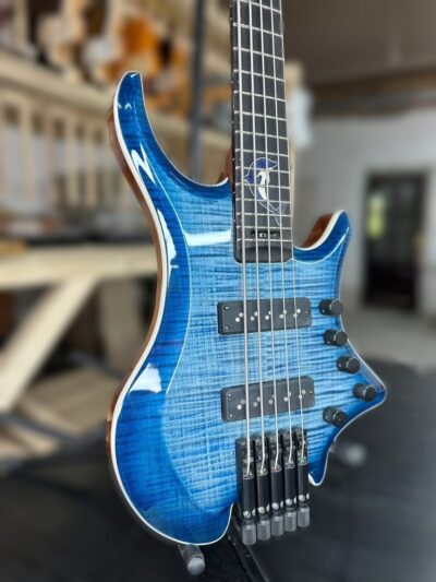 HEADLESS BASS