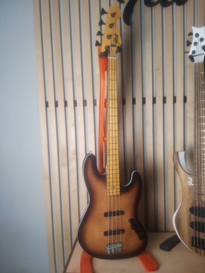 JAZZ BASS