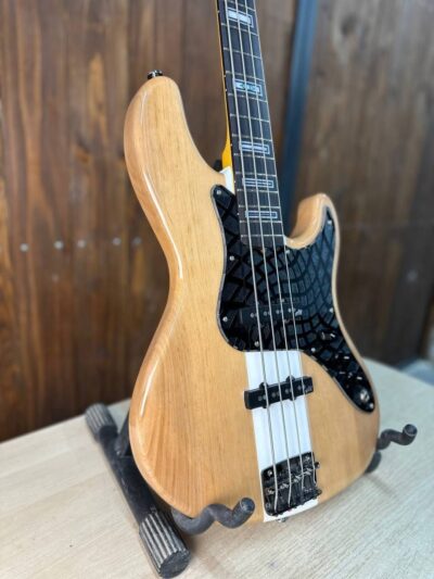 DELUXE BASS